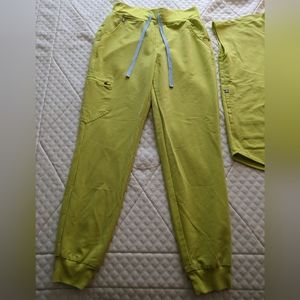 Figs scrubs set - Safety yellow with blue tie